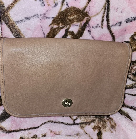 Vintage Coach Pocket Purse - Picture 2 of 12